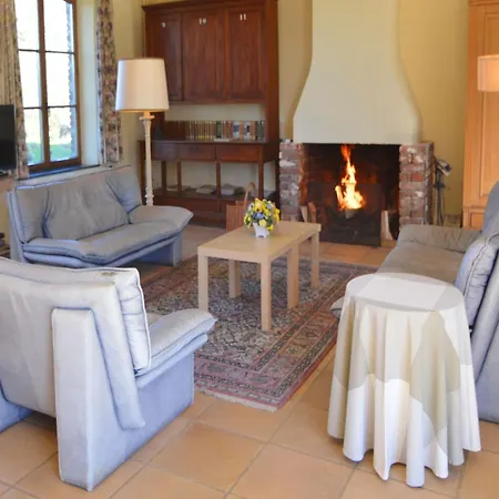 度假居 With Tennis Court