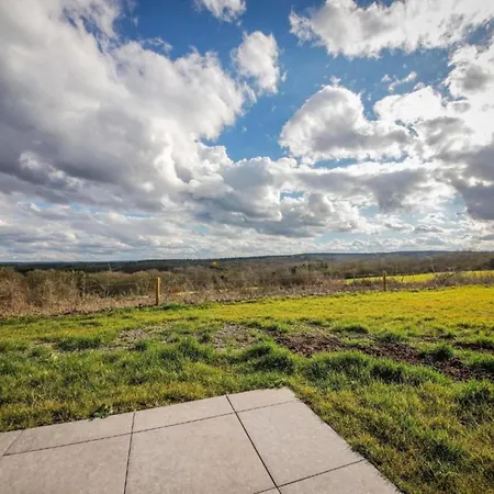 Дом отдыха With Tennis Court *