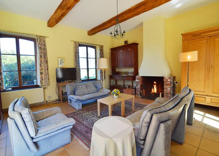 With Tennis Court 度假居