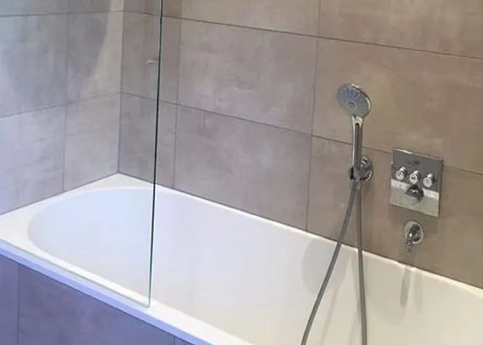 With Tennis Court 度假居