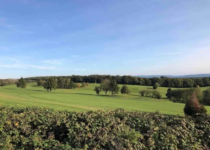 With Tennis Court 度假居 *